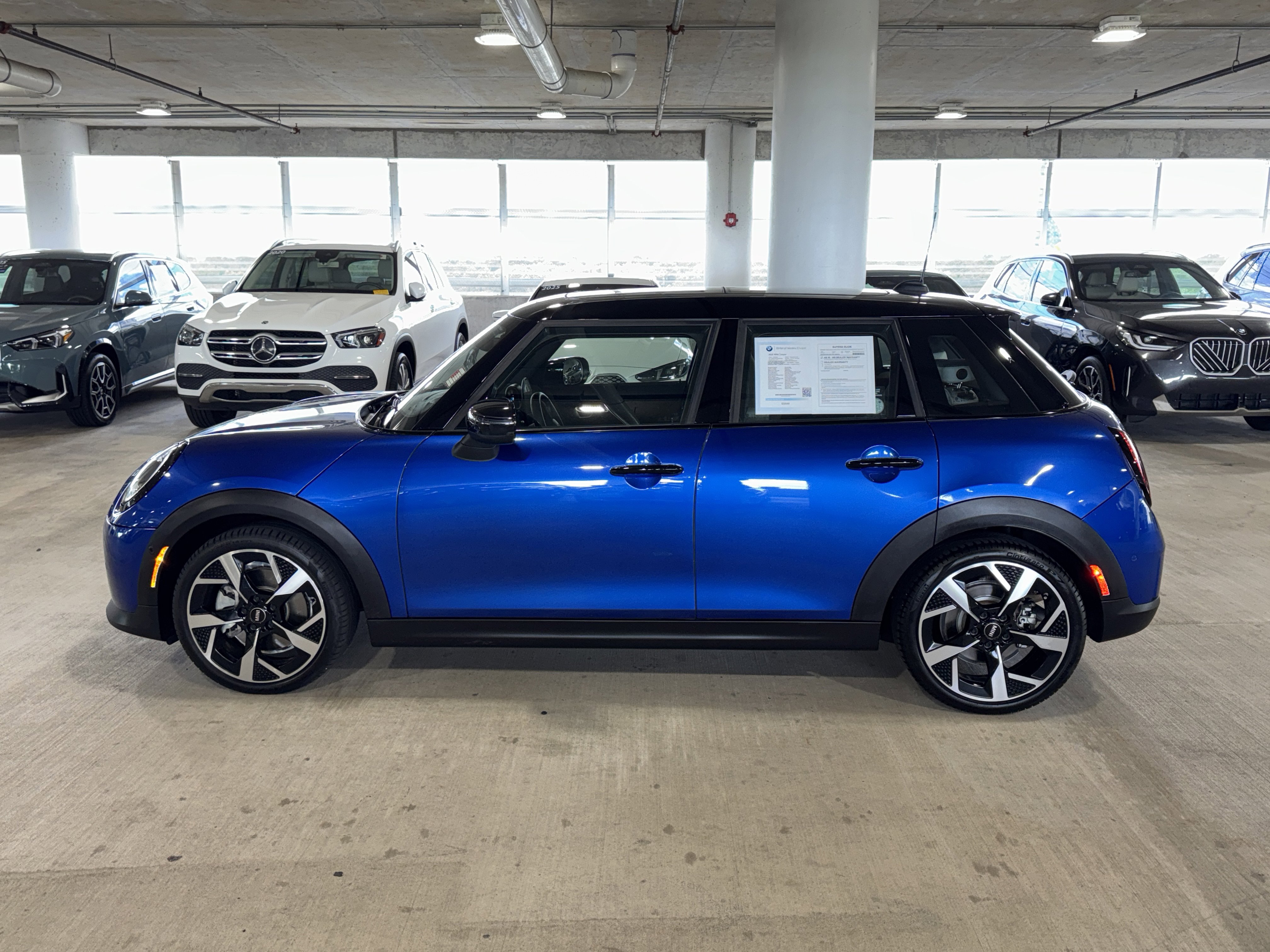 Used 2025 MINI Cooper 4-Door Hardtop FWD image 5