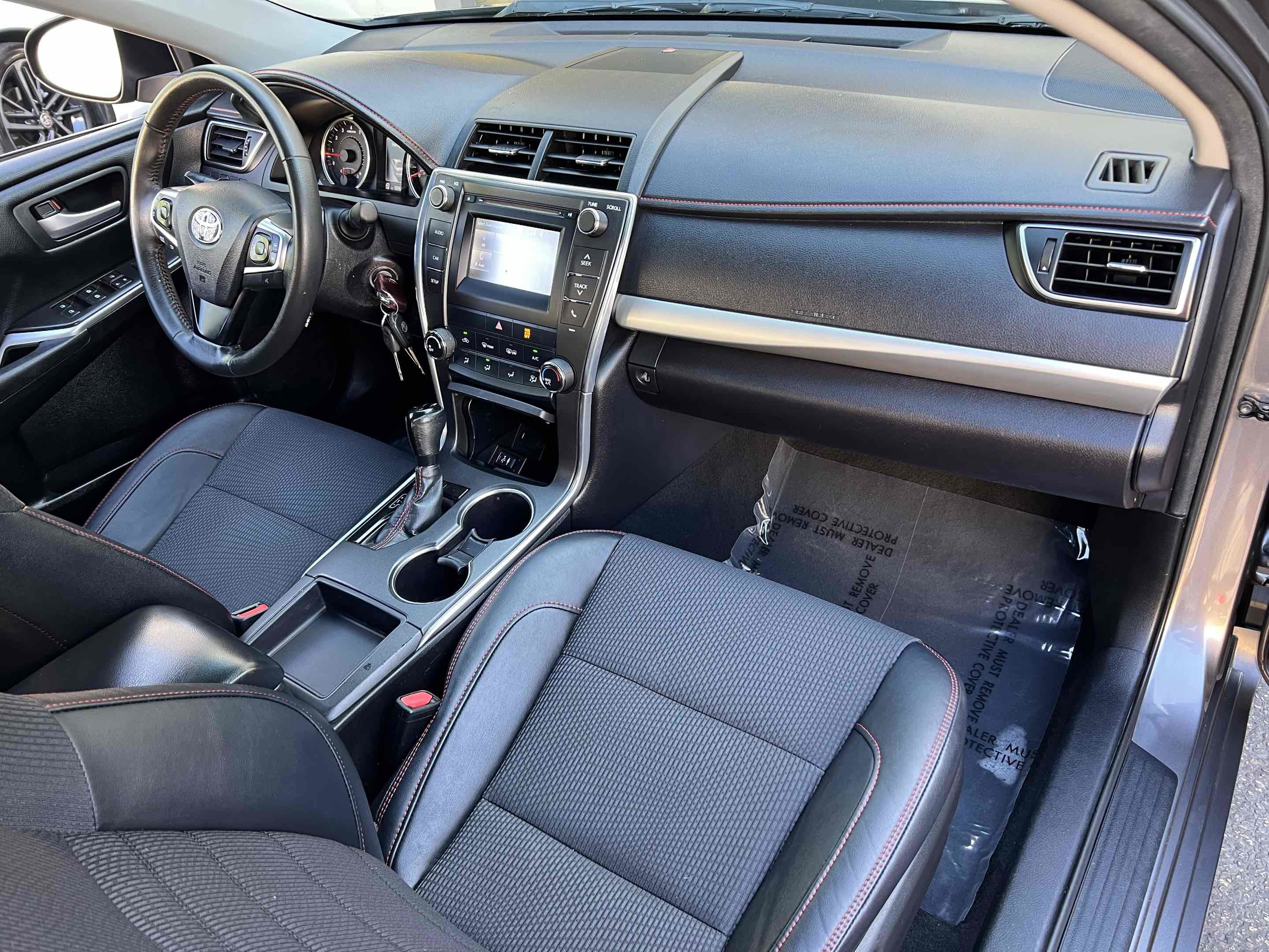 Used 2017 Toyota Camry SE w/ Moonroof Package FWD image 44