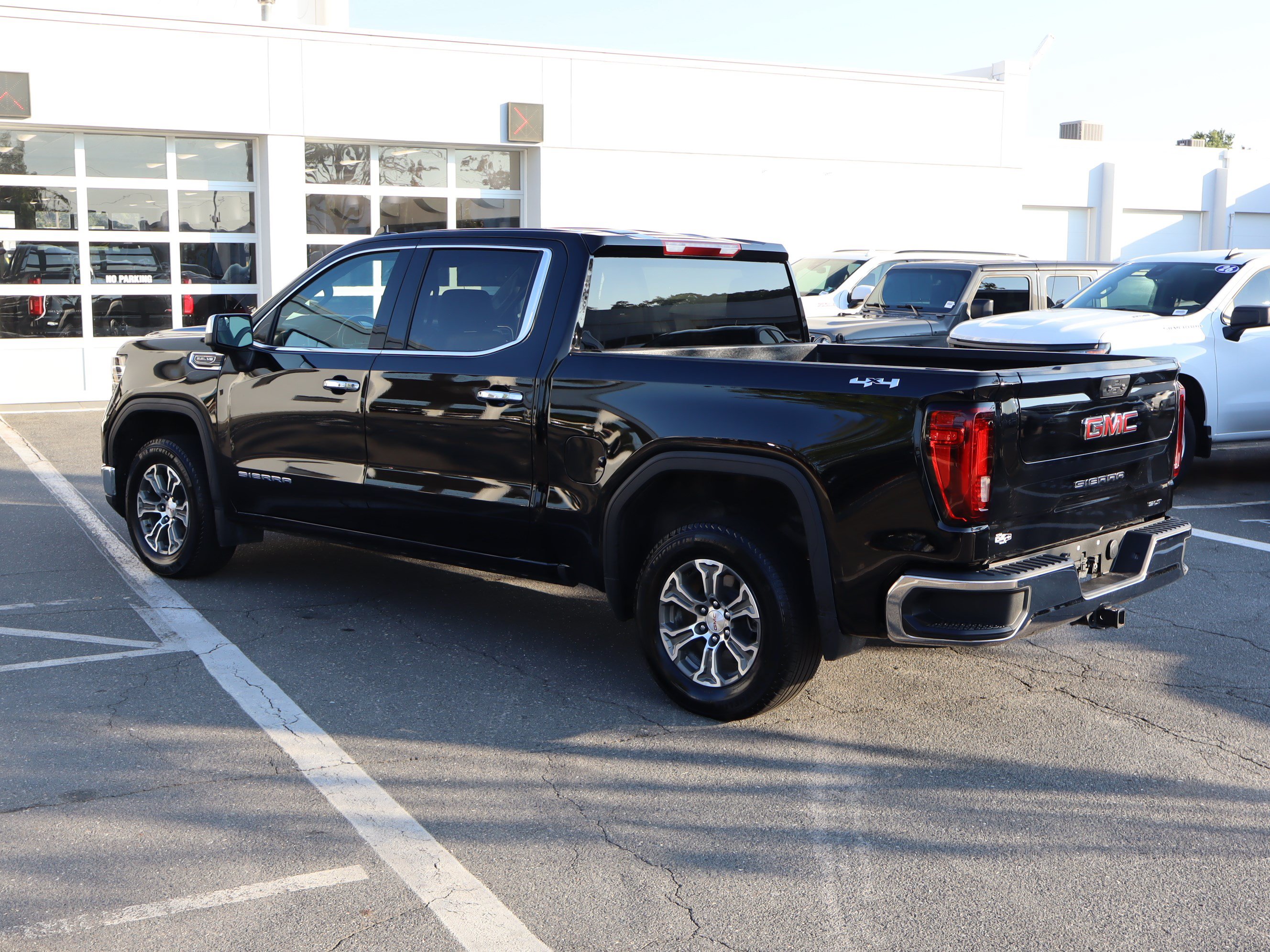 Used 2025 GMC Sierra 1500 SLT AWD/4WD image 8
