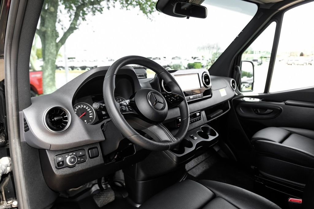 Used 2025 Mercedes-Benz Sprinter 2500 w/ Dashboard Charging Package image 2