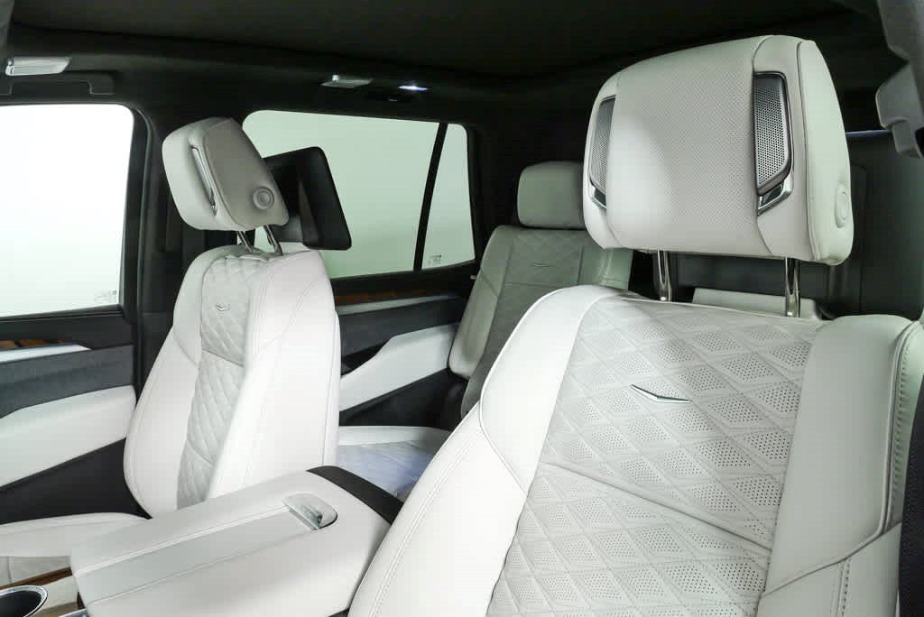 Certified 2026 Cadillac Escalade Platinum Sport w/ LPO, ONYX Package AWD/4WD image 5