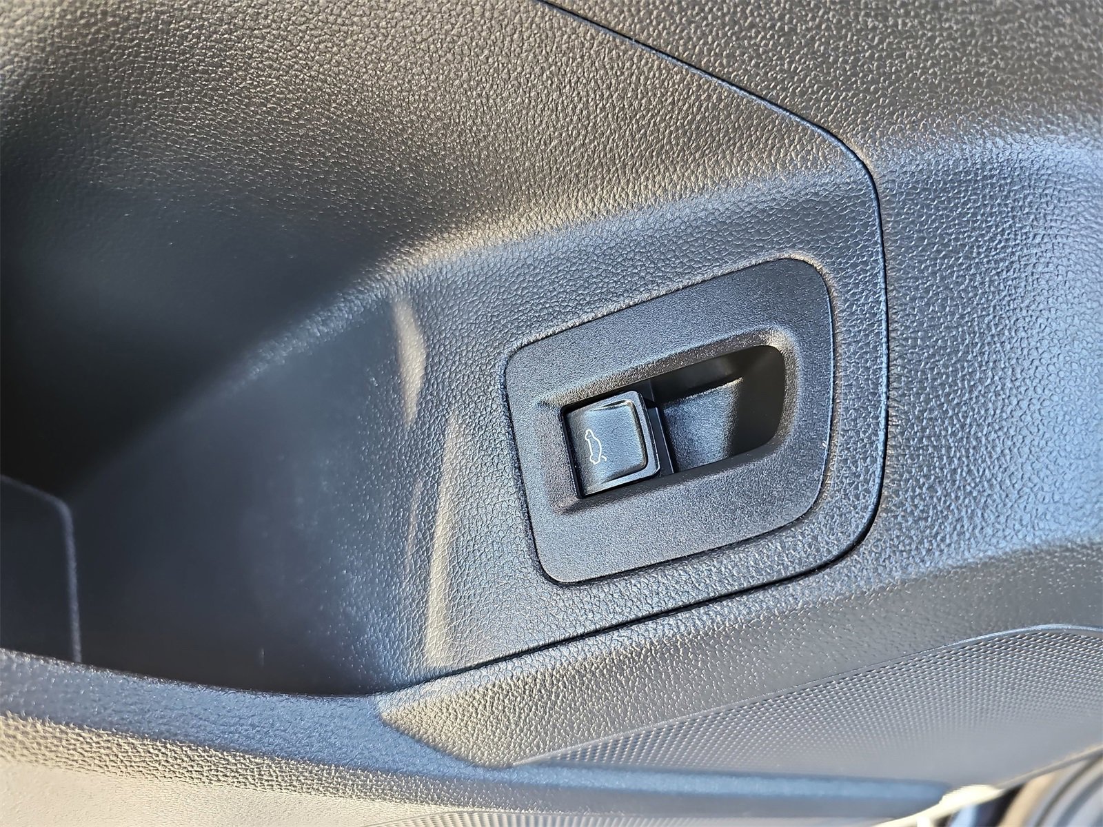 Used 2021 Volkswagen Atlas Cross Sport SE w/ Panoramic Sunroof Package image 28