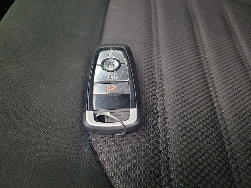 Used 2020 Ford Fusion SE image 32