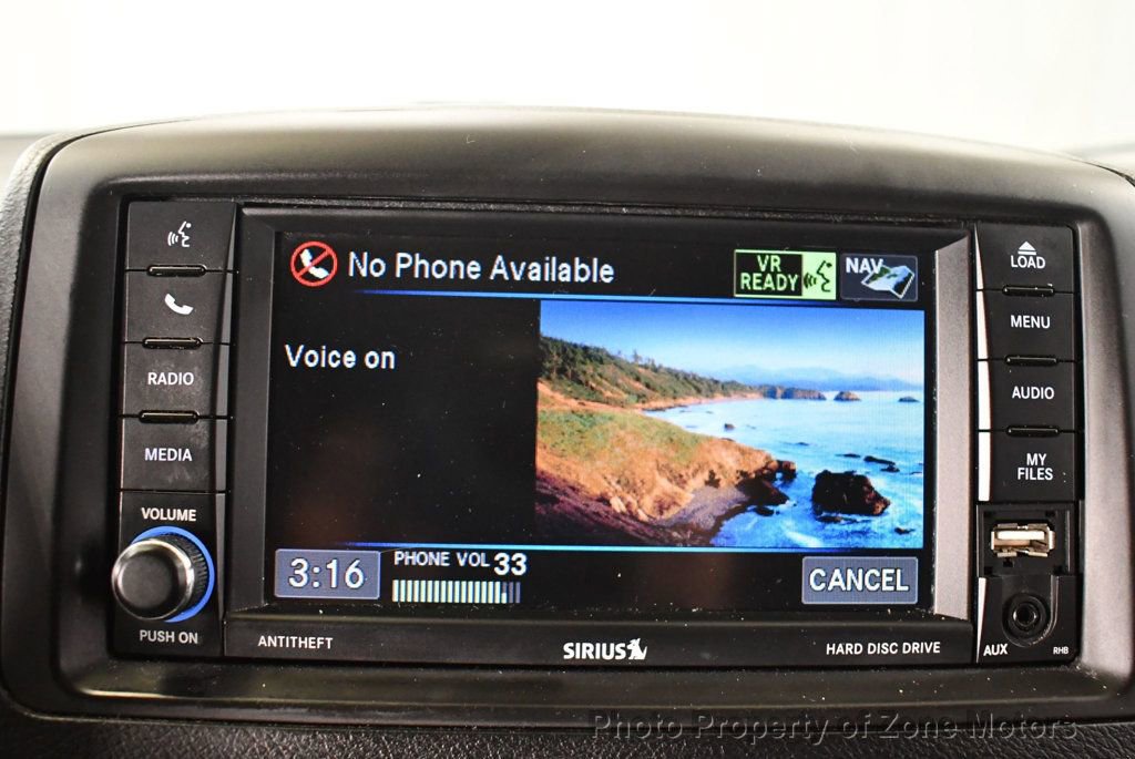 Used 2014 Chrysler Town & Country Touring-L image 37