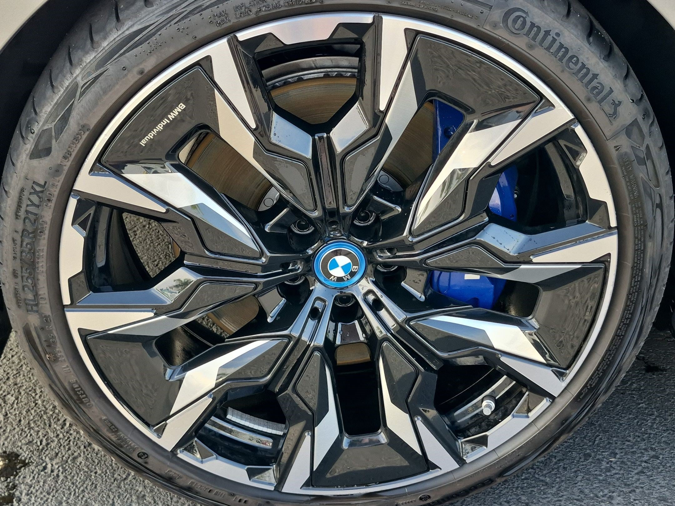 Used 2024 BMW i5 eDrive40i w/ M Sport Package RWD image 13