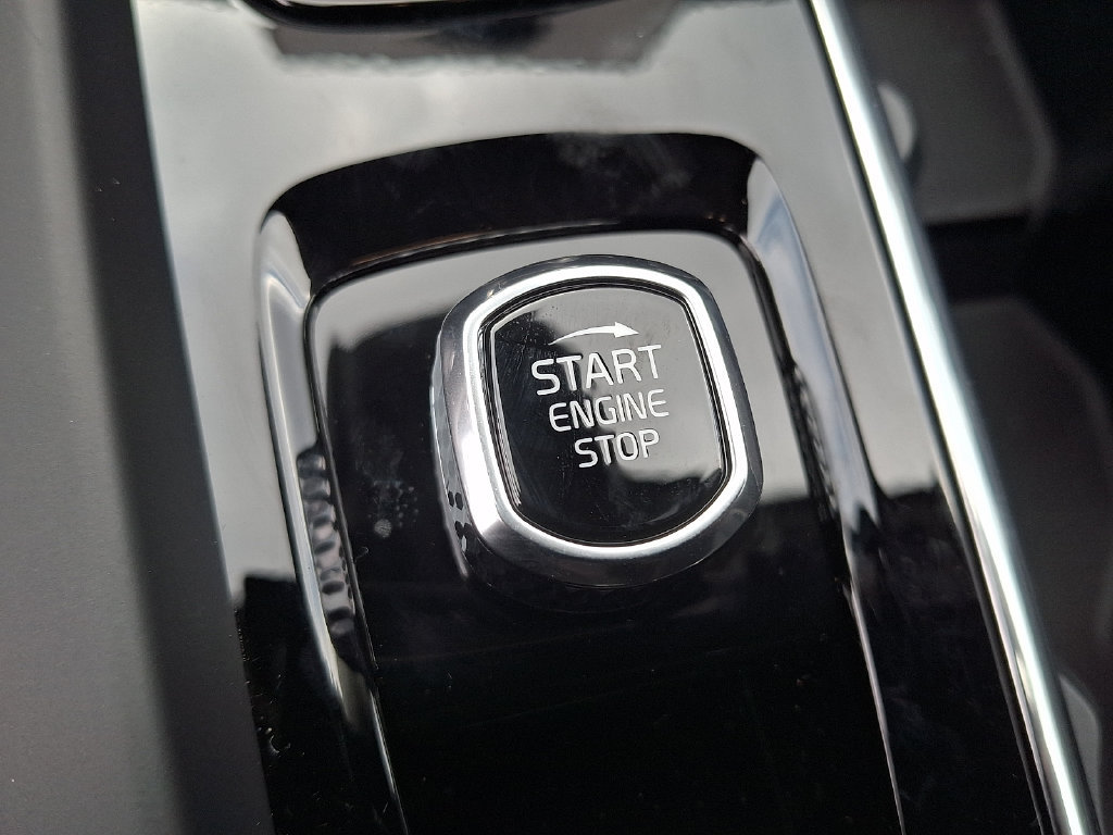 New 2027 Volvo XC60 B5 Plus AWD/4WD image 18