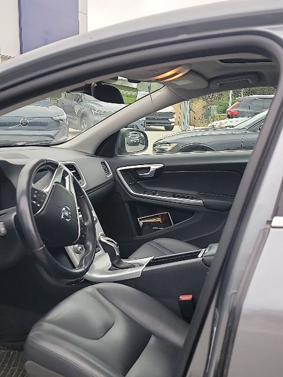 Used 2018 Volvo S60 T5 Inscription AWD/4WD image 2