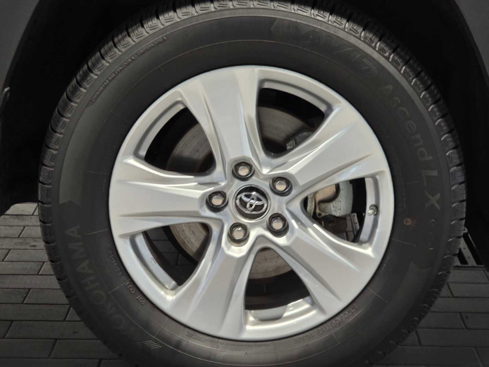 Used 2019 Toyota RAV4 LE image 11