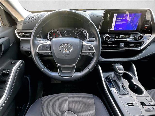 Used 2024 Toyota Highlander LE image 7