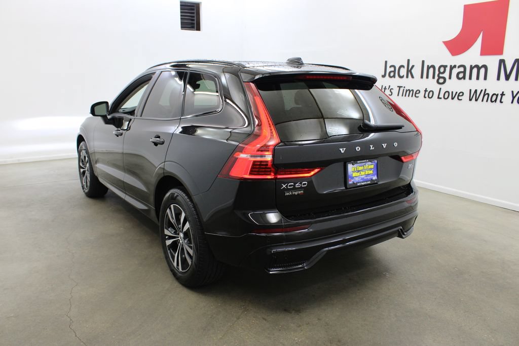 Used 2024 Volvo XC60 B5 Core AWD/4WD image 3