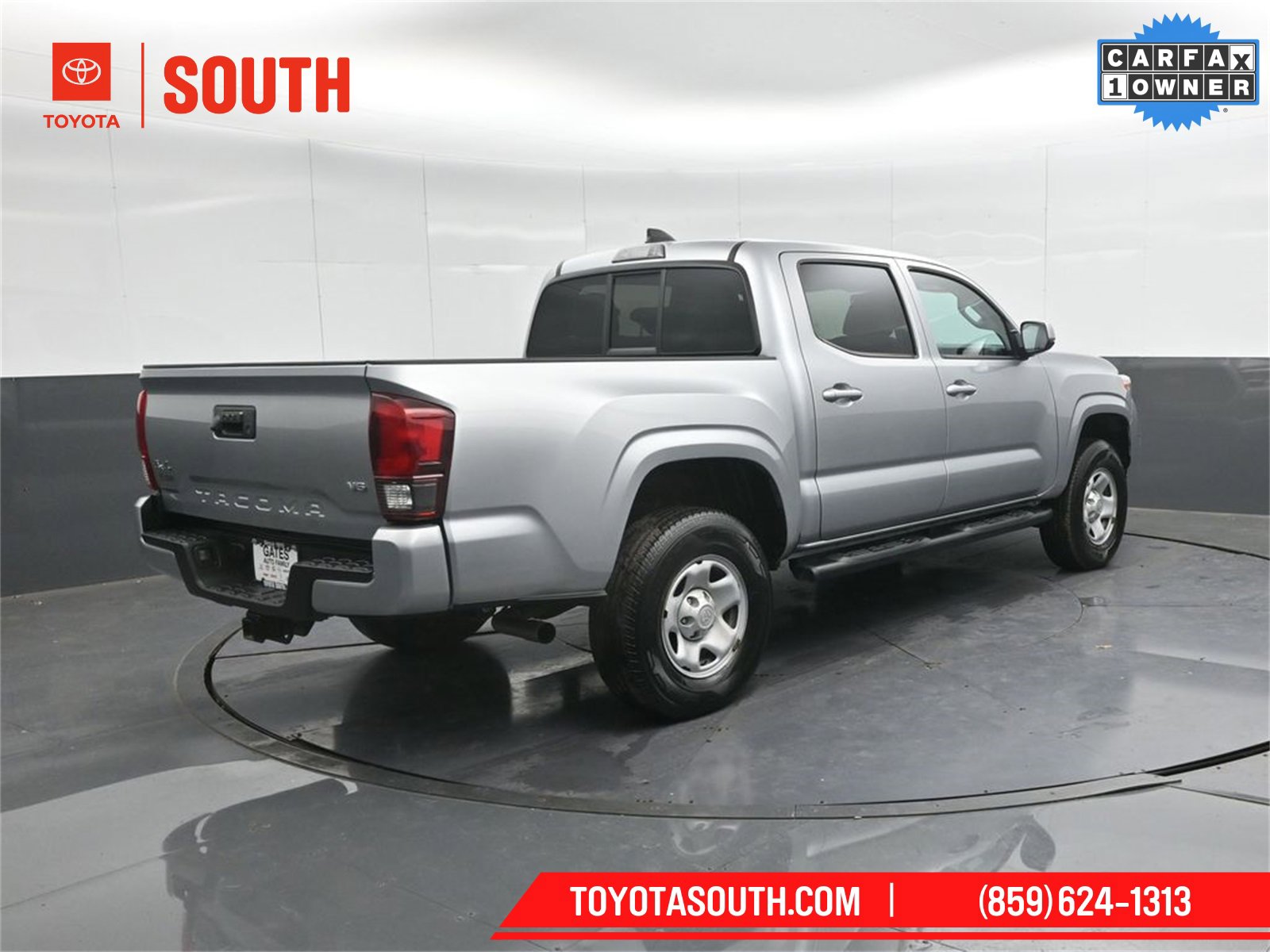 Used 2022 Toyota Tacoma SR image 2