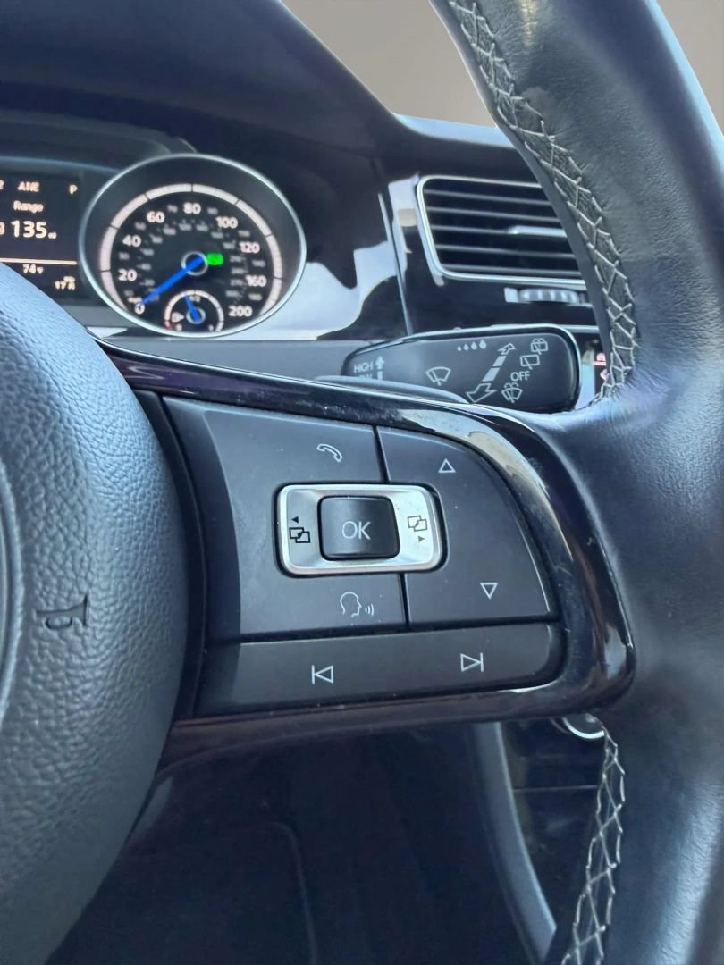 Used 2015 Volkswagen Golf R 4-Door AWD/4WD image 23