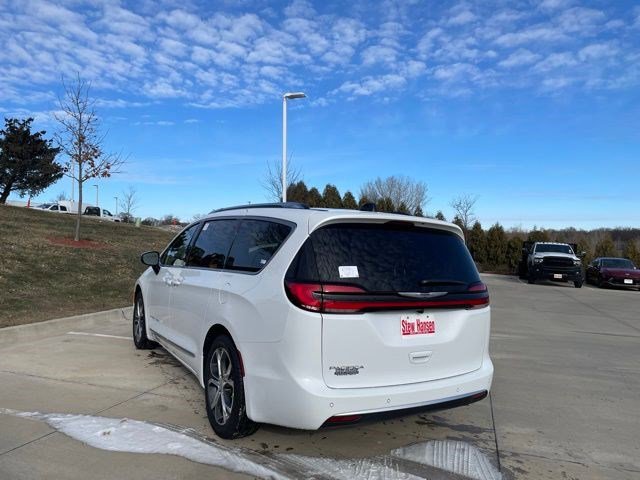 New 2026 Chrysler Pacifica Pinnacle image 3