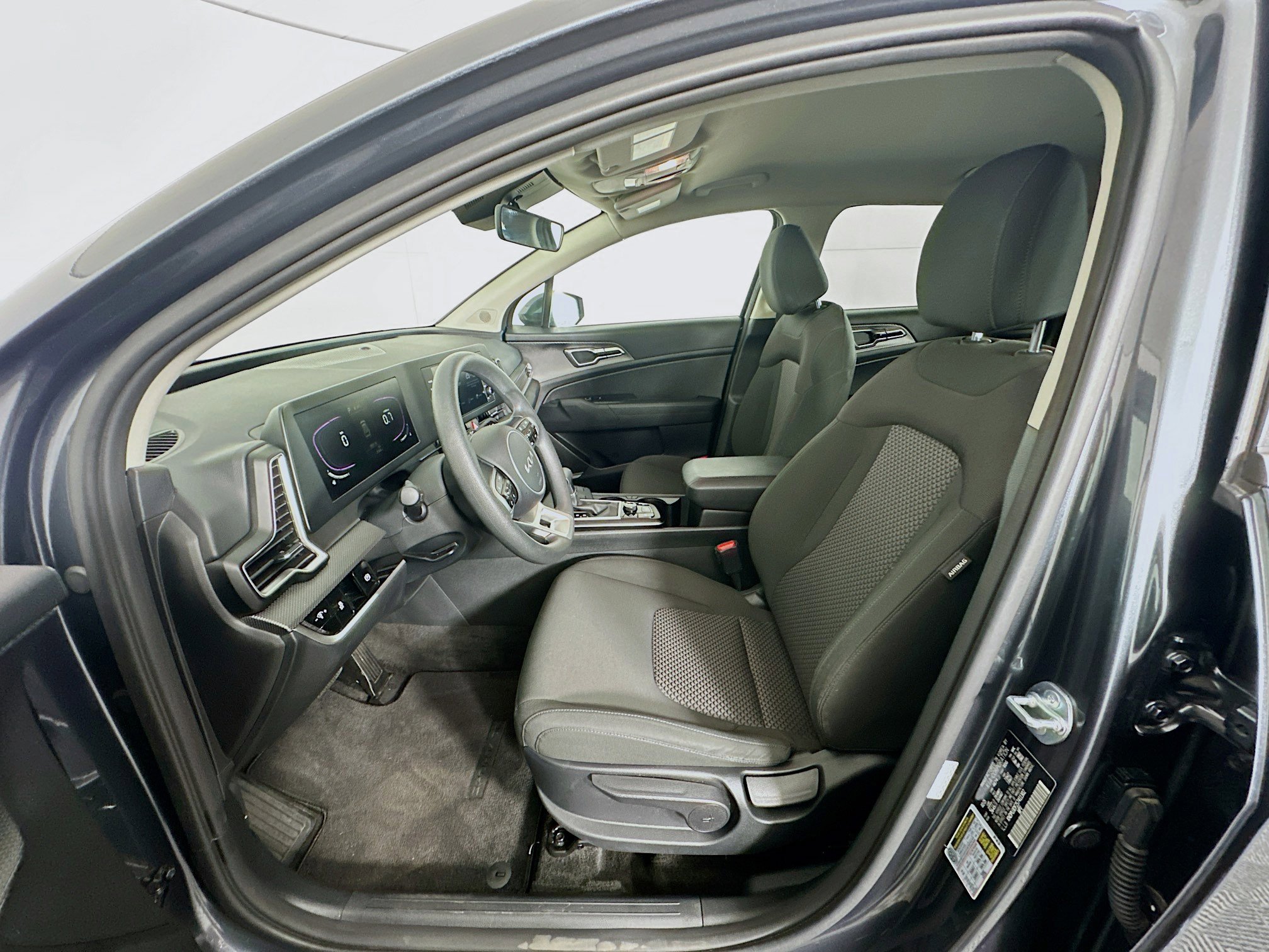 Used 2025 Kia Sportage LX image 13