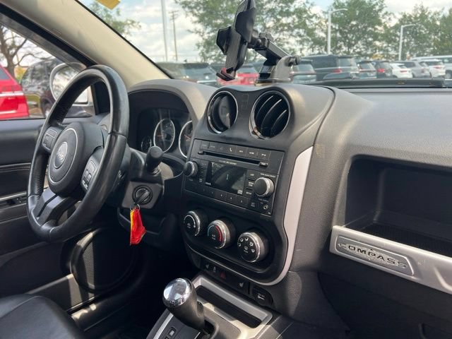 Used 2014 Jeep Compass Latitude w/ Sun/Sound Group AWD/4WD image 27