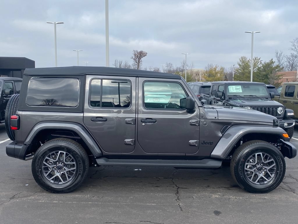 New 2026 Jeep Wrangler Unlimited Sahara AWD/4WD image 11