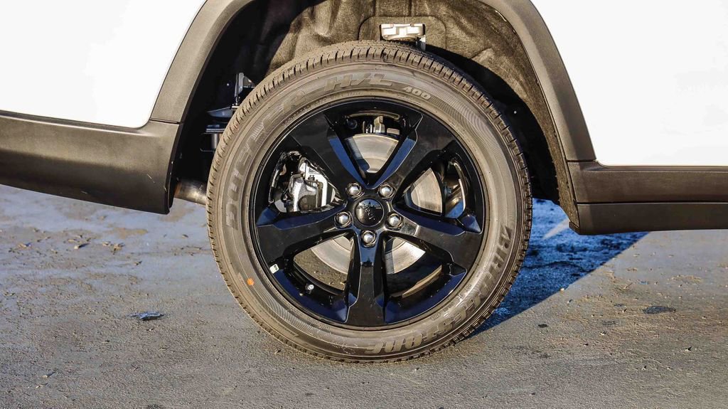 New 2025 Jeep Grand Cherokee L Laredo image 12