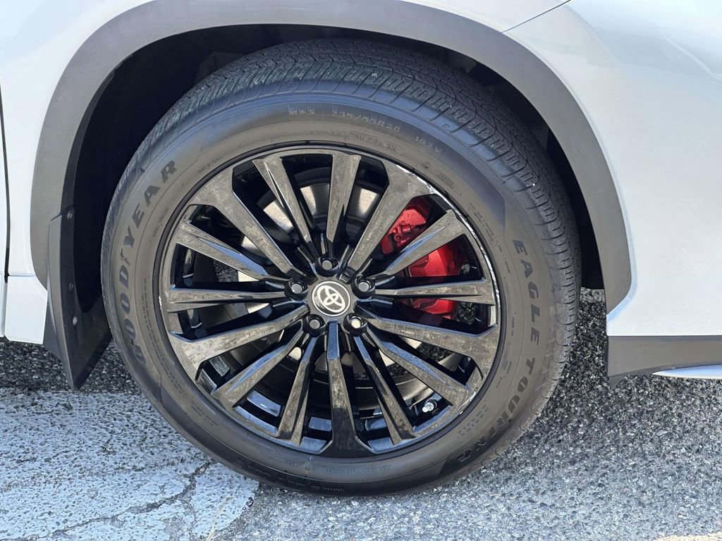 Used 2024 Toyota Highlander XSE AWD/4WD image 6