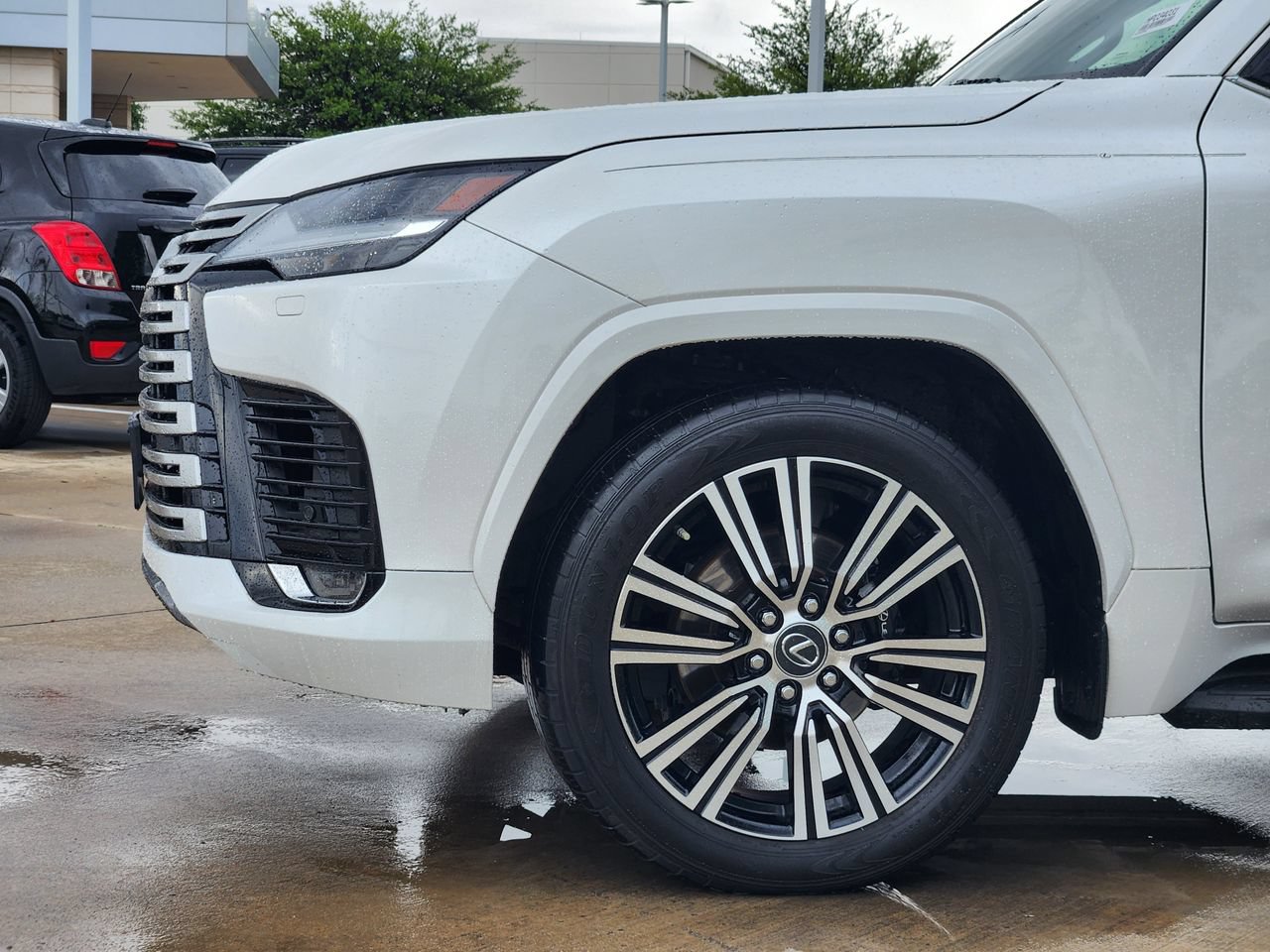 Used 2023 Lexus LX 600 4WD w/ Luxury Package image 8