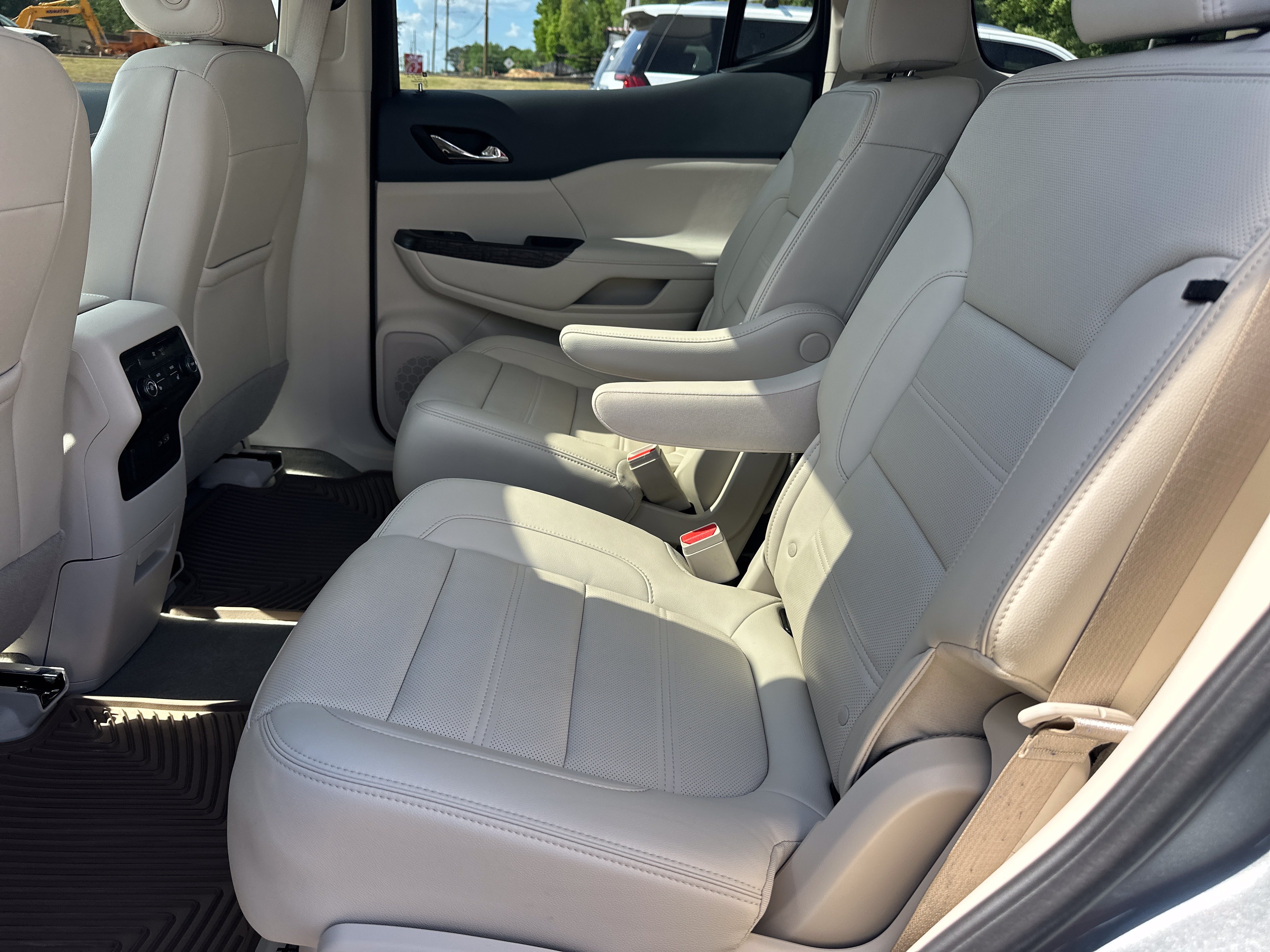 Used 2023 GMC Acadia Denali w/ Denali Ultimate Package FWD image 21