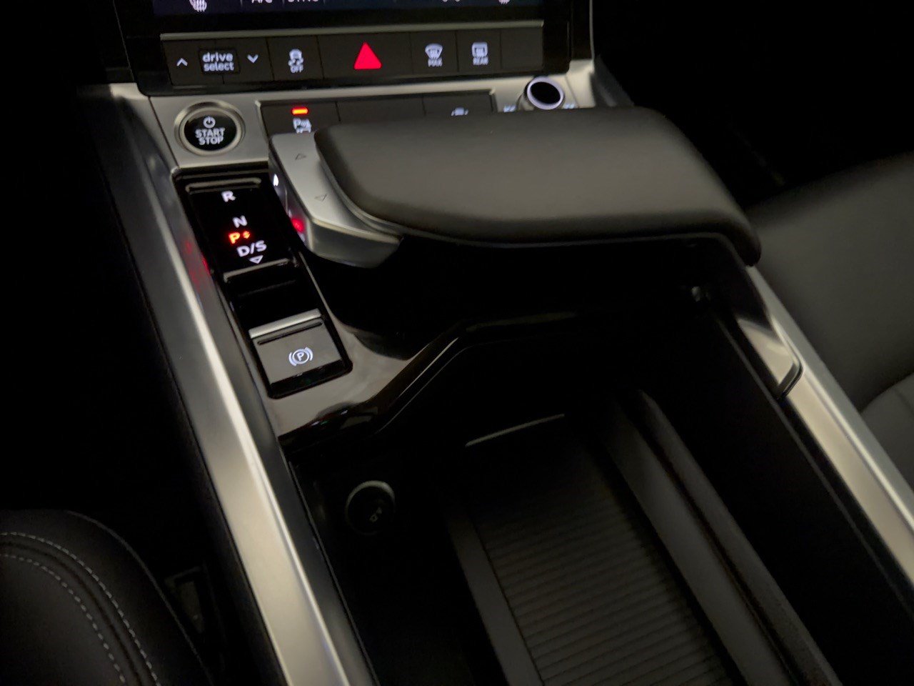 Certified 2024 Audi Q8 e-tron Premium Plus AWD/4WD image 21