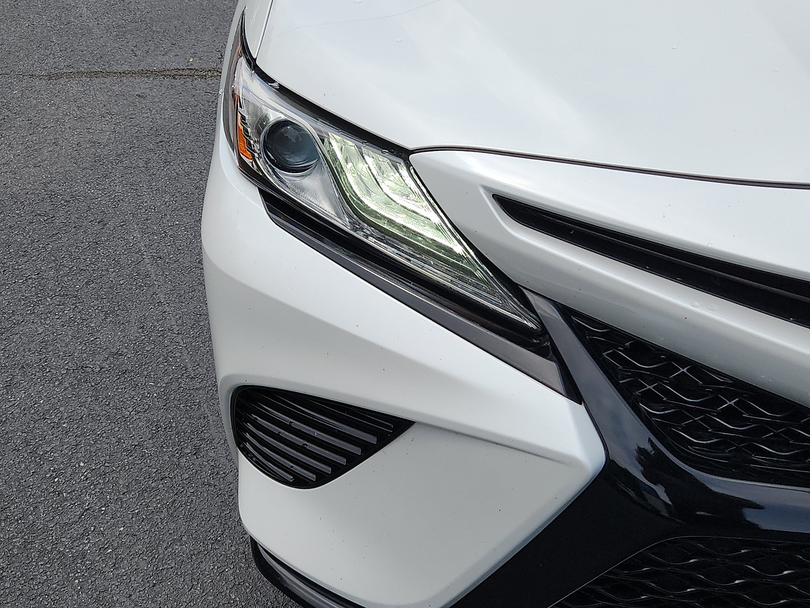 Used 2019 Toyota Camry XSE w/ Navigation Package FWD image 9