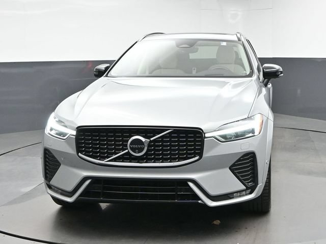 Used 2024 Volvo XC60 B5 Ultimate w/ Protection Package Premier AWD/4WD image 3