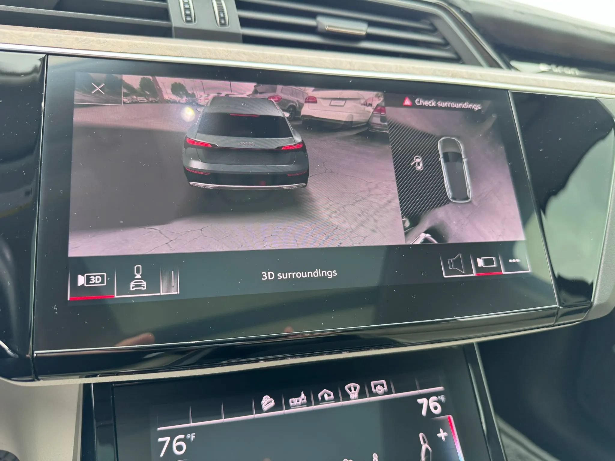 Used 2019 Audi e-tron Prestige w/ Prestige Package AWD/4WD image 20
