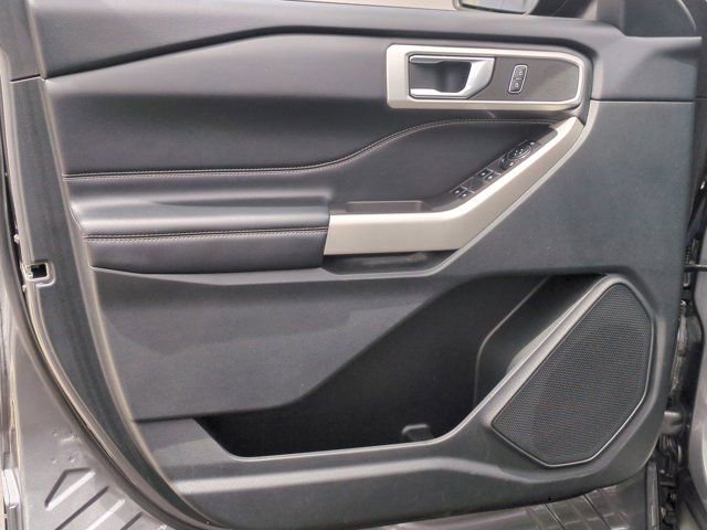 Used 2022 Ford Explorer XLT w/ Equipment Group 202A RWD image 14