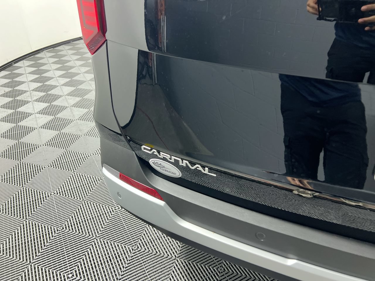 Certified 2026 Kia Carnival EX FWD image 5