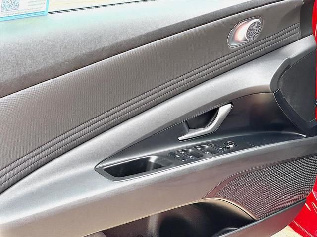 Used 2024 Hyundai Elantra SEL w/ Convenience Package image 13