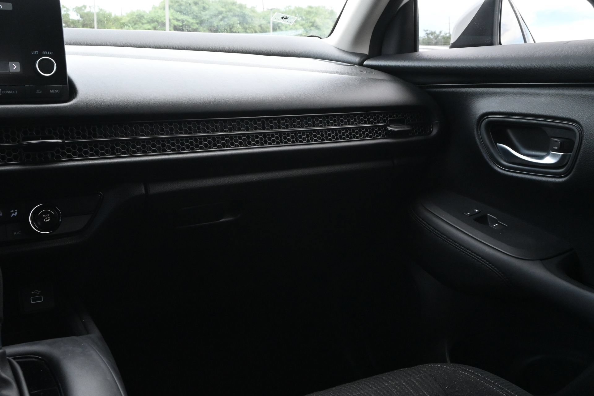 Used 2023 Honda HR-V LX image 8