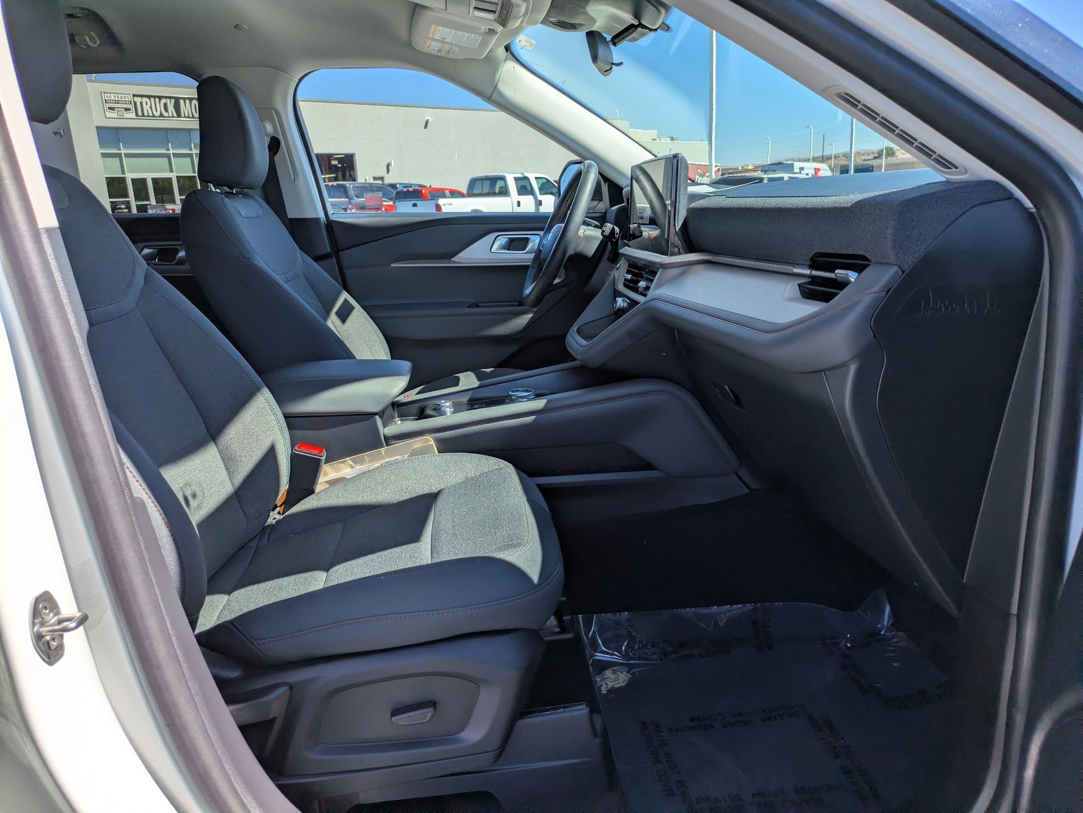 Used 2025 Ford Explorer Active image 30