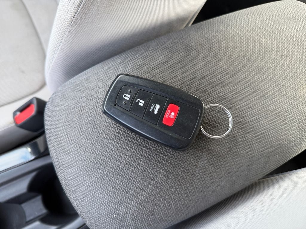 Used 2021 Toyota Corolla LE FWD image 31