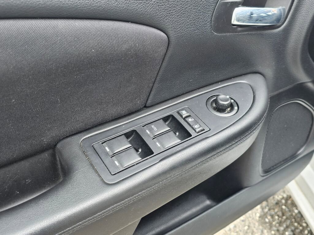 Used 2013 Chrysler 200 LX FWD image 26