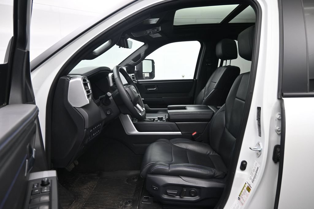 Used 2025 Toyota Sequoia Platinum AWD/4WD image 23