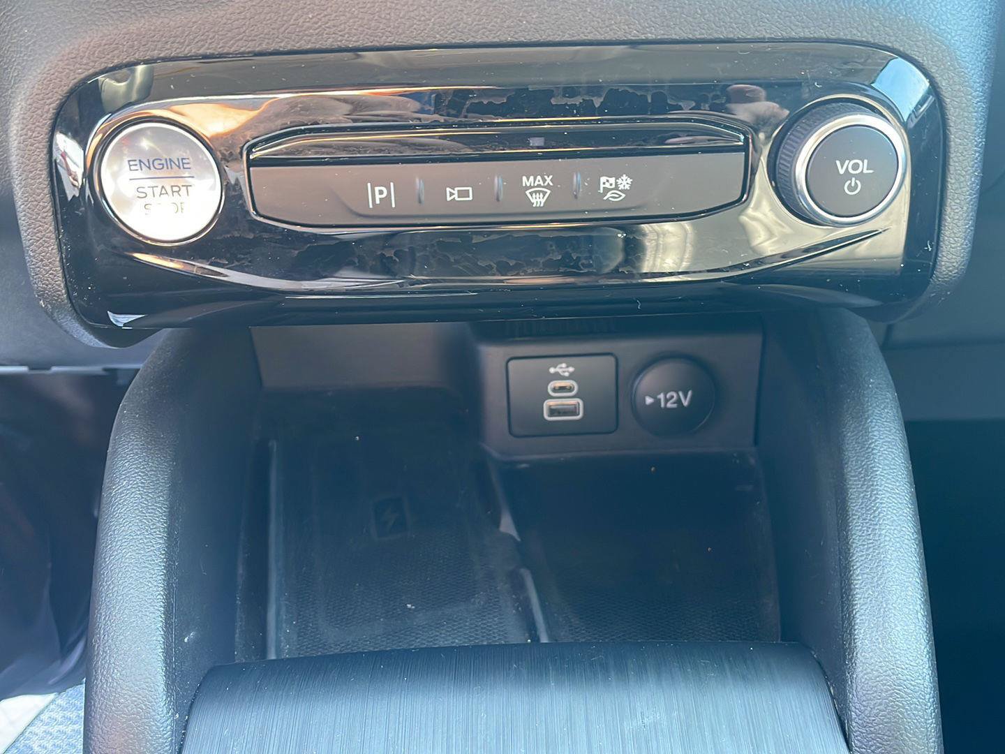 Used 2025 Ford Escape SE w/ PHEV Premium Package FWD image 22