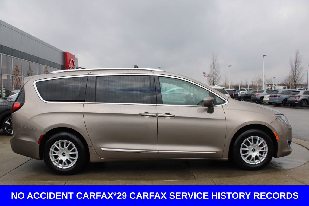 Used 2018 Chrysler Pacifica Touring-L Plus image 6