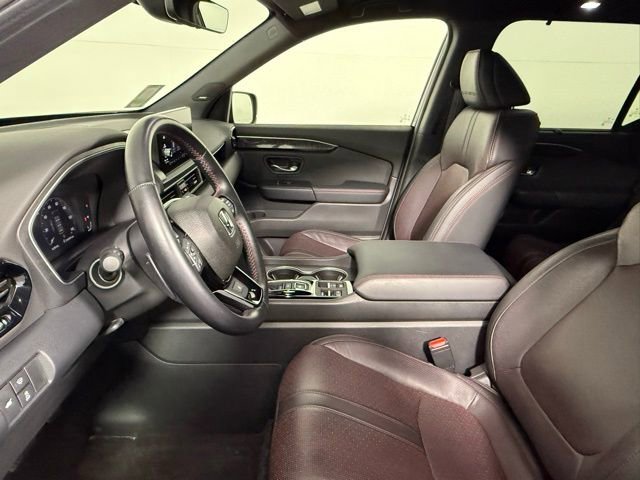Used 2025 Honda Pilot Black Edition image 31