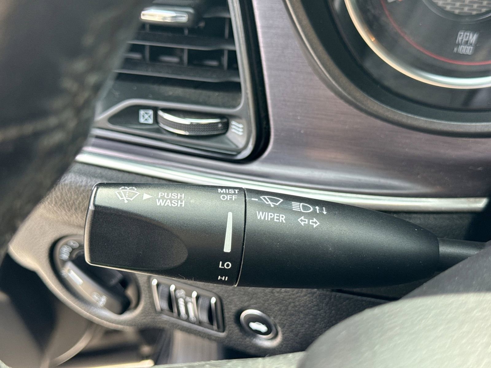 Used 2018 Dodge Challenger R/T w/ Driver Convenience Group RWD image 28