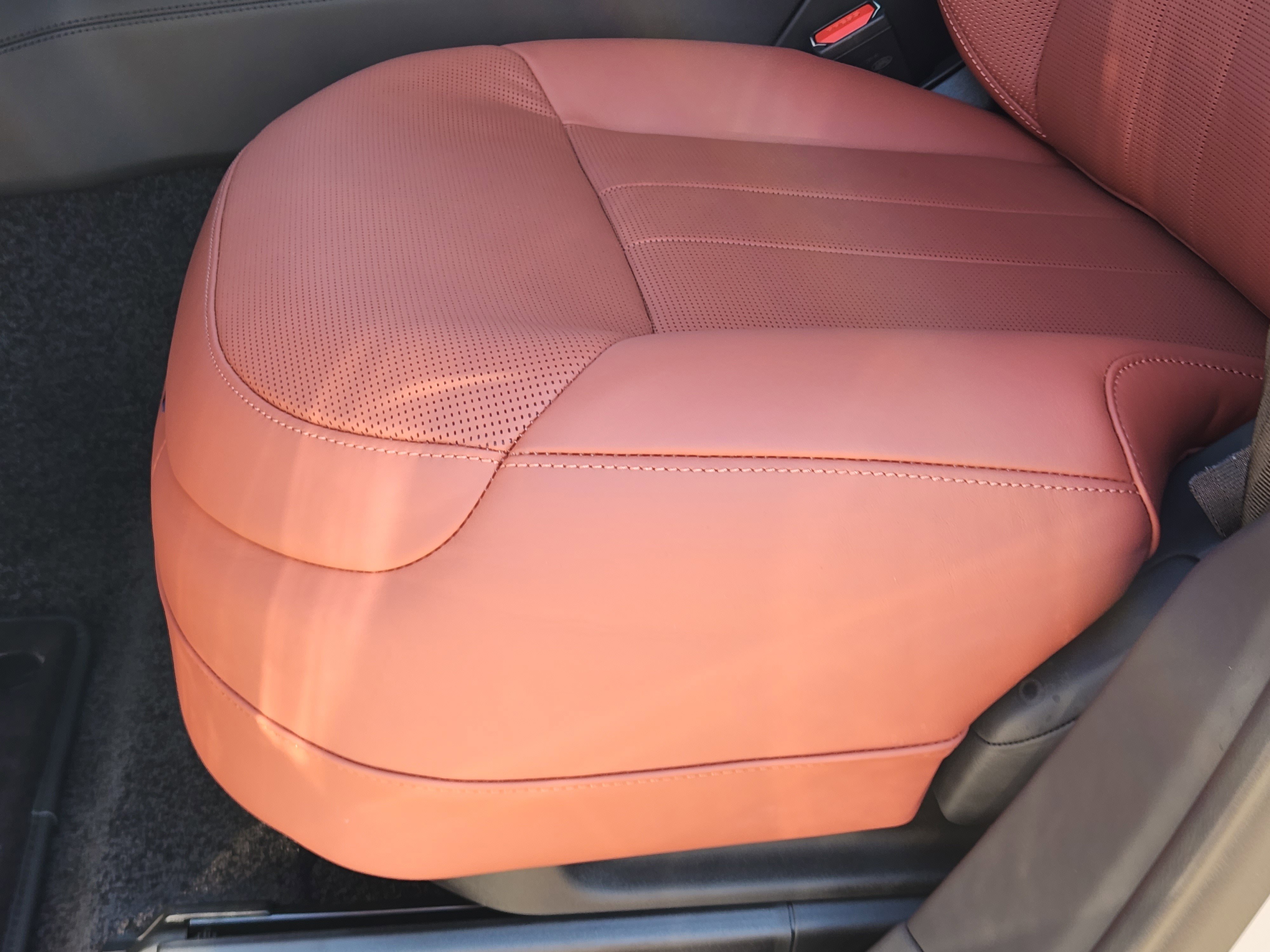 New 2025 Land Rover Range Rover SV image 25