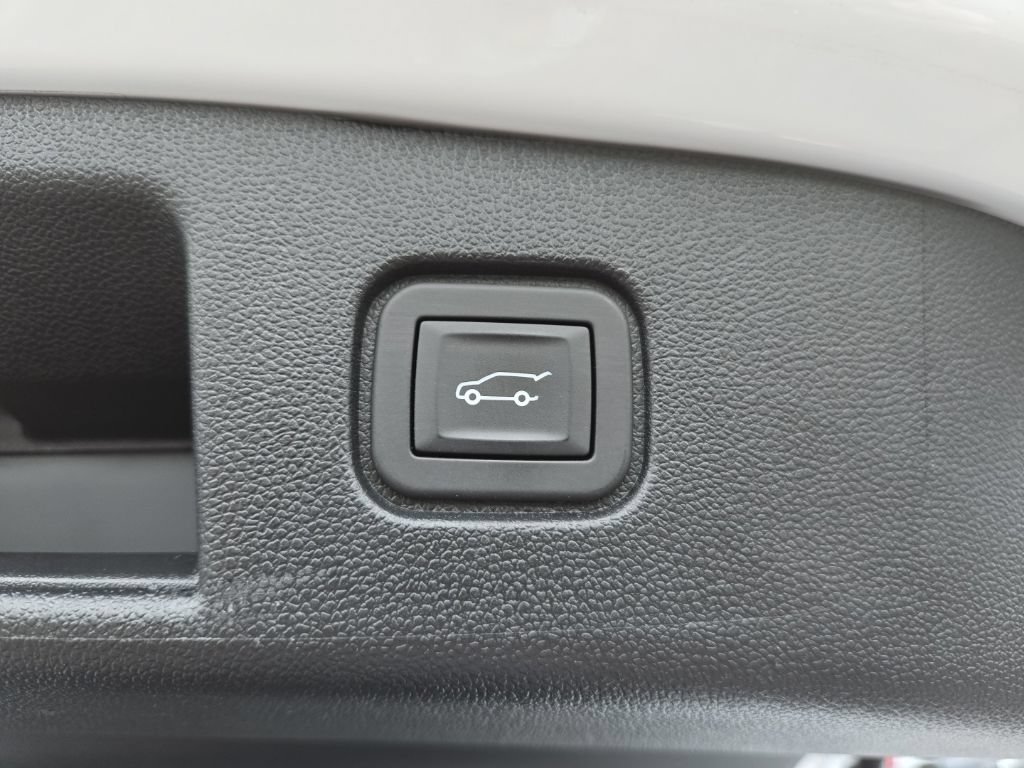 Certified 2025 Chevrolet Blazer EV LT AWD/4WD image 12