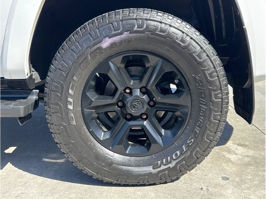 Used 2017 Toyota 4Runner SR5 Premium AWD/4WD image 13
