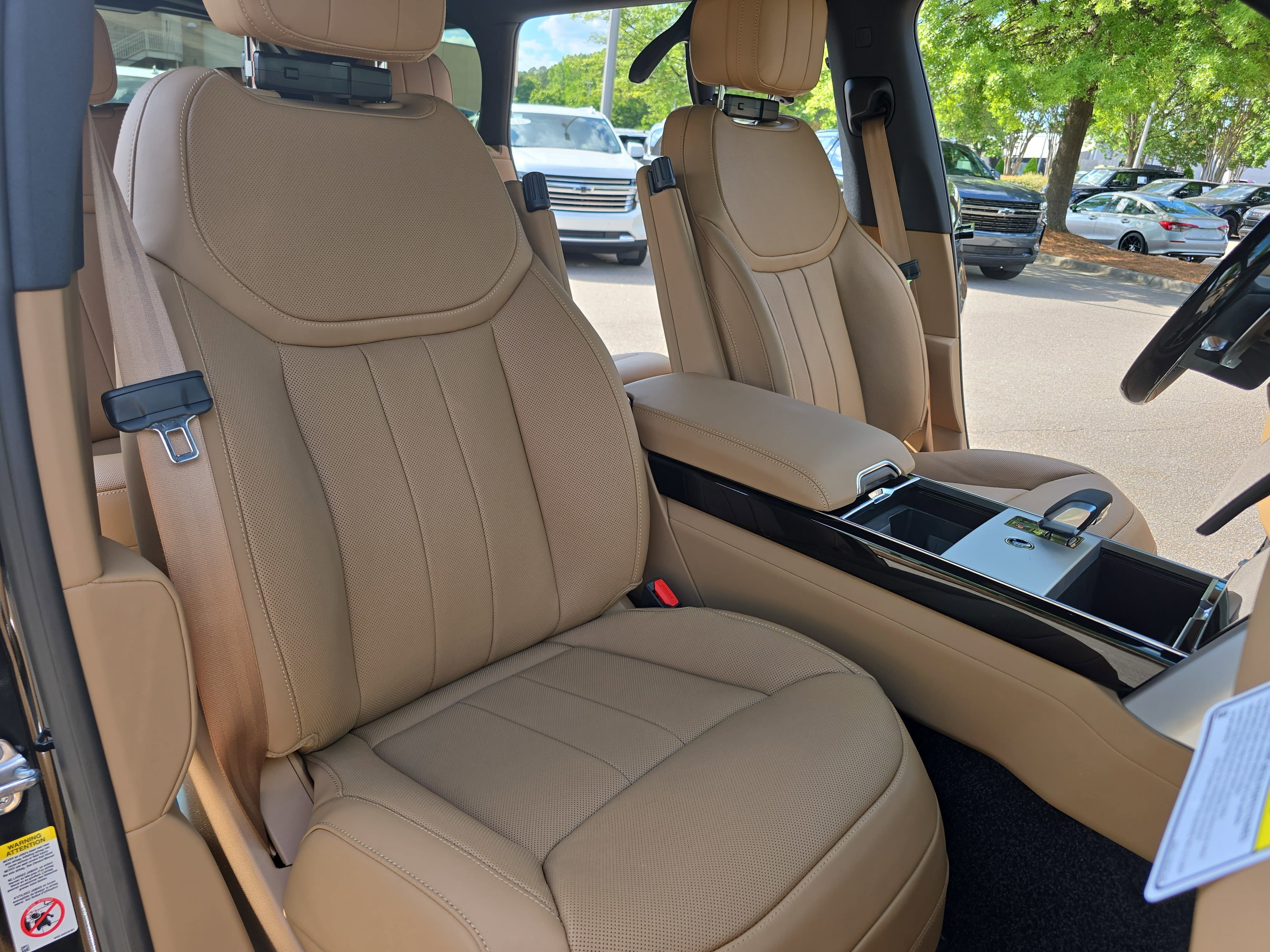 New 2026 Land Rover Range Rover Long Wheelbase SE AWD/4WD image 10