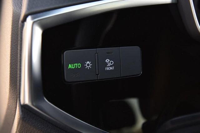 Used 2025 Audi Q3 2.0T Premium image 11