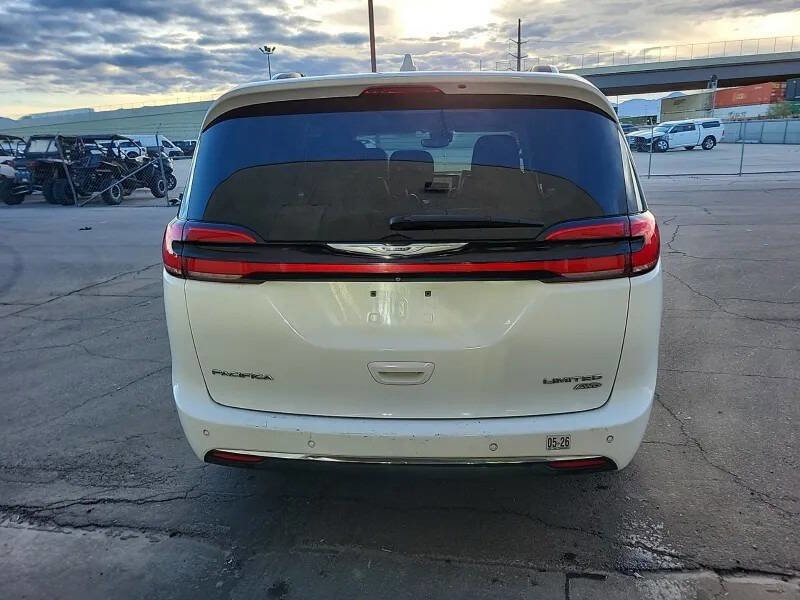 Used 2021 Chrysler Pacifica Limited w/ Premium & Safety Sphere Group AWD/4WD image 3