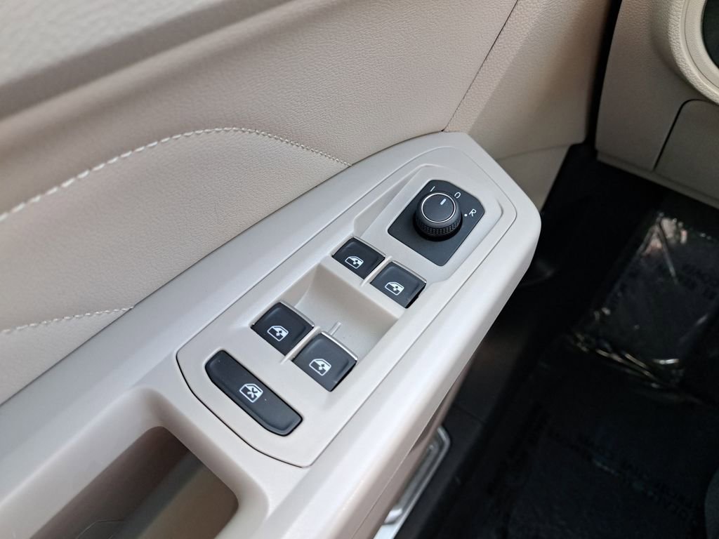 Used 2023 Volkswagen Atlas SE AWD/4WD image 32