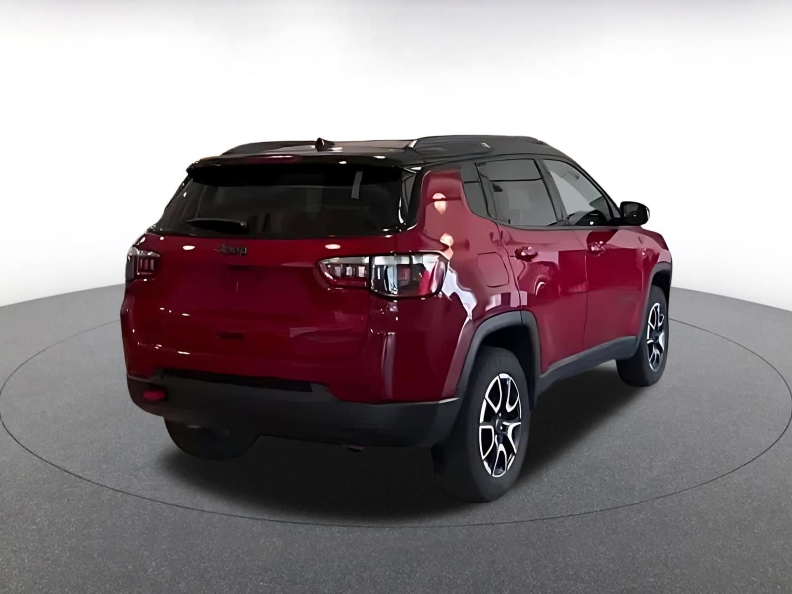 Used 2025 Jeep Compass Trailhawk AWD/4WD image 10