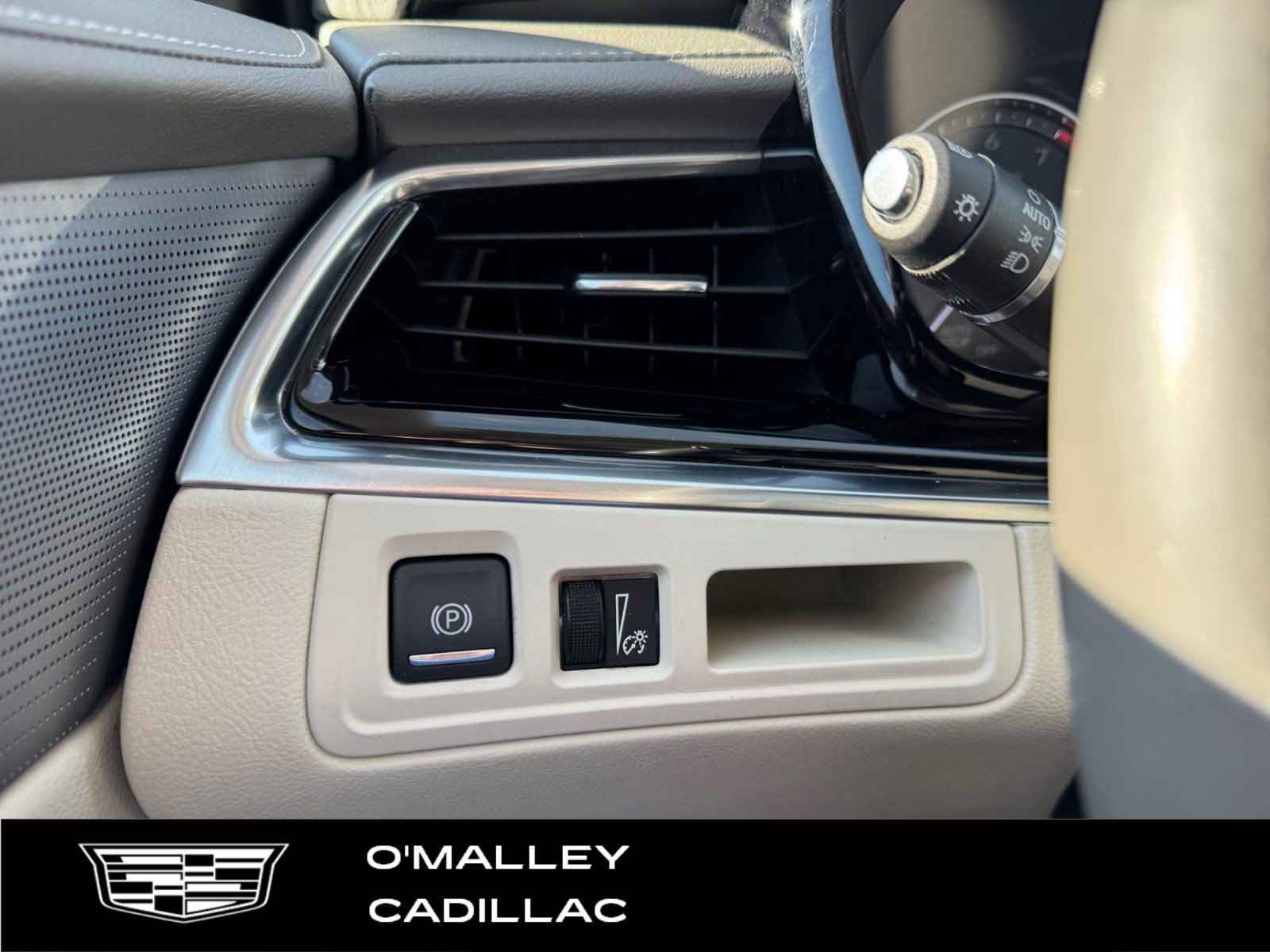 Certified 2023 Cadillac XT6 Premium Luxury w/ LPO, Floor Liner Package AWD/4WD image 18