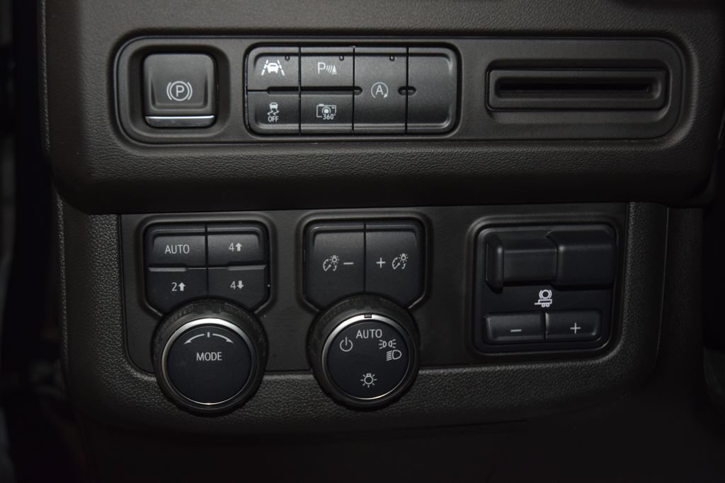 Used 2023 Chevrolet Tahoe LT w/ LT Signature Package AWD/4WD image 35